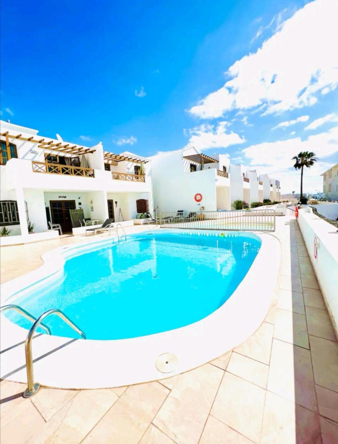 Heated Pools-200M Beach- Wifi Puerto del Carmen  Room photo